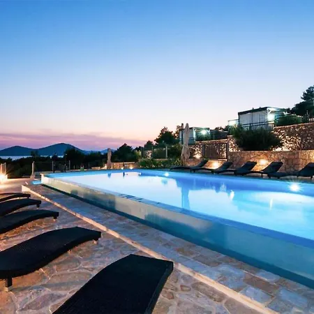 Awesome Stacaravan In With Wifi 캠프장 드라게